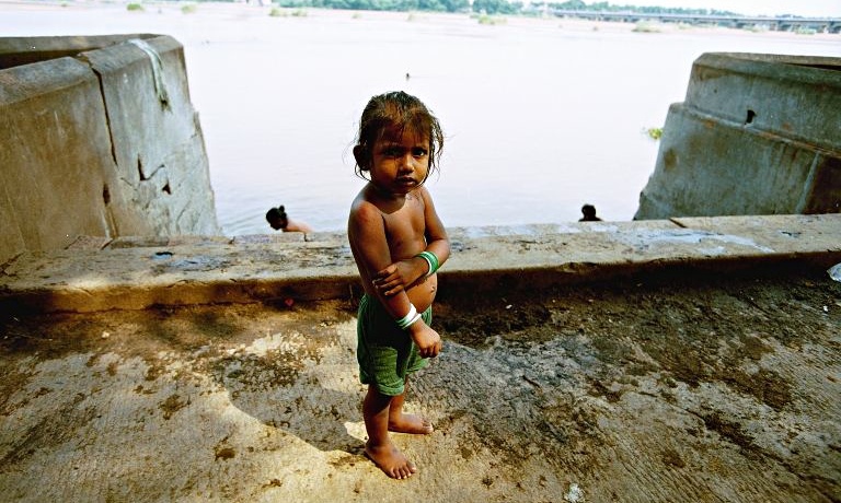 child-in-communal-open-to-011