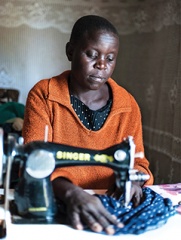 recipient_w_sewing_machine_240