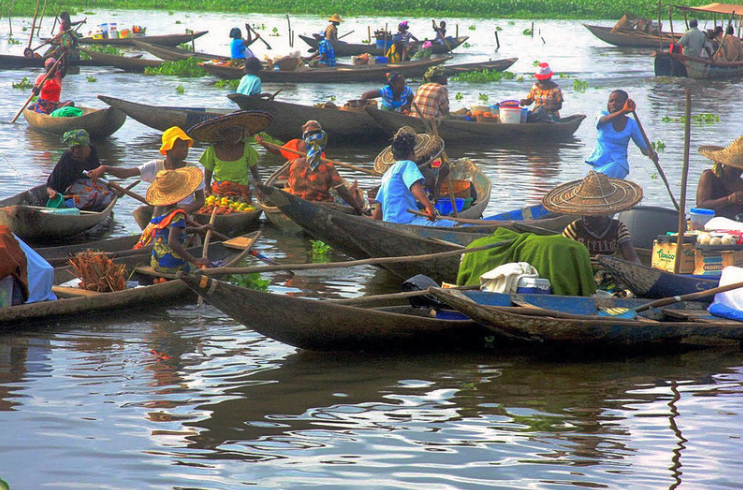 benin_producevendors_boats