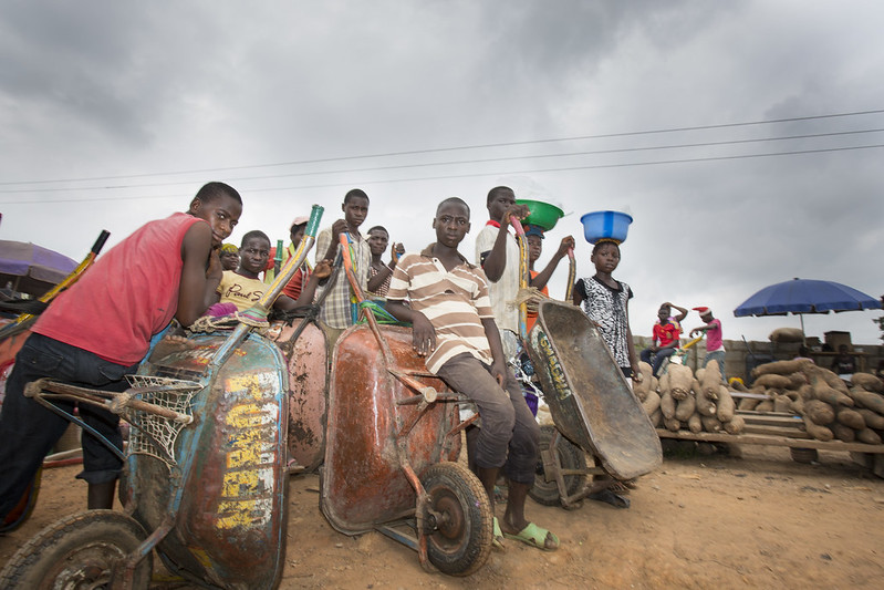 vendors_market_nigeria_800