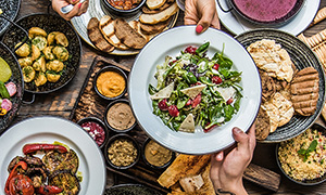 table_with_food_top_viewweb