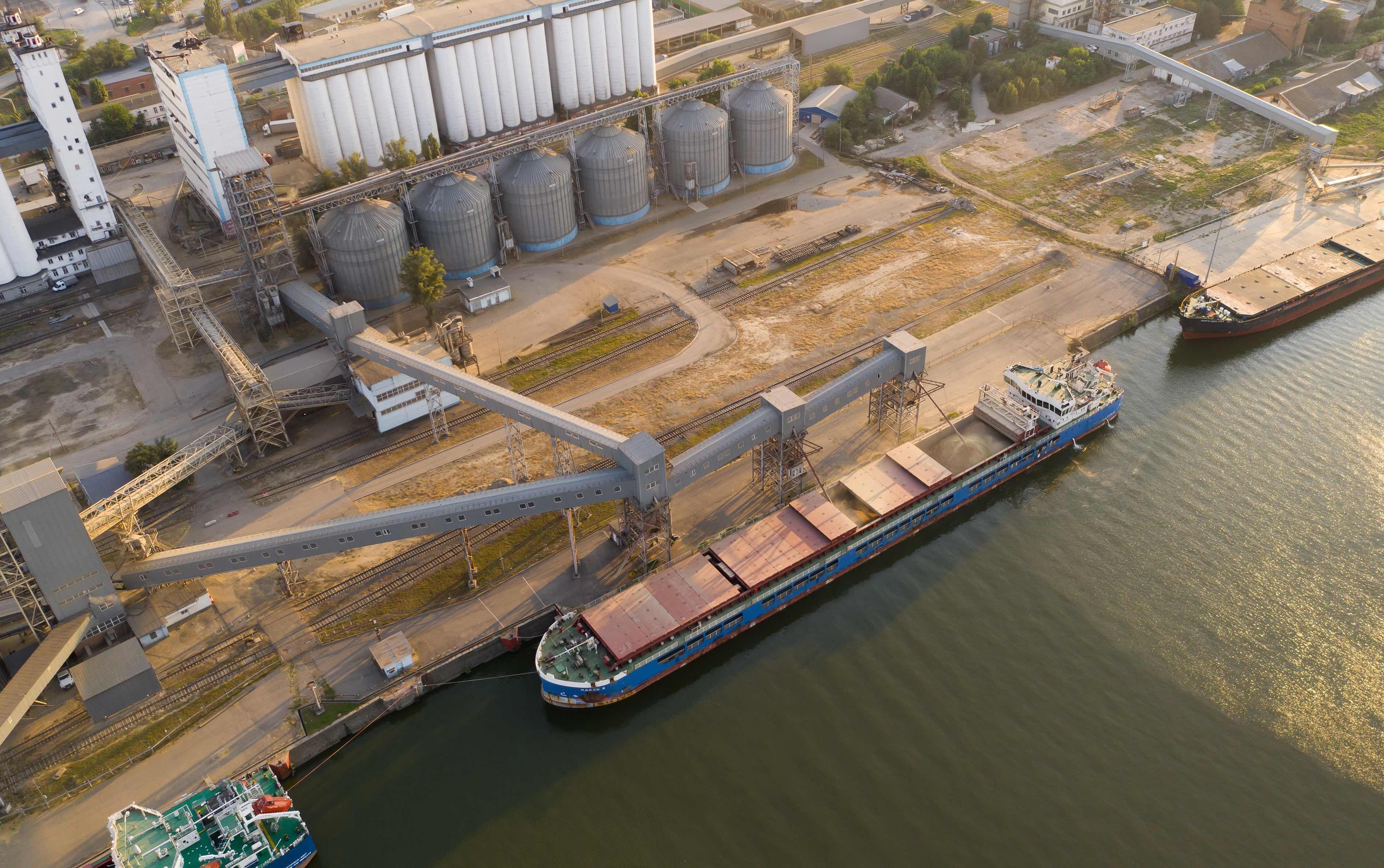 Ship takes on wheat in Russia